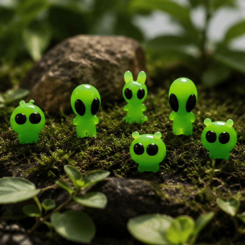 Glow-in-the-Dark Space Alien Miniatures – Set of 6
