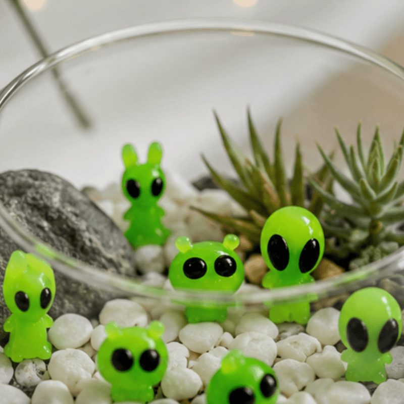 Glow-in-the-Dark Space Alien Miniatures – Set of 6